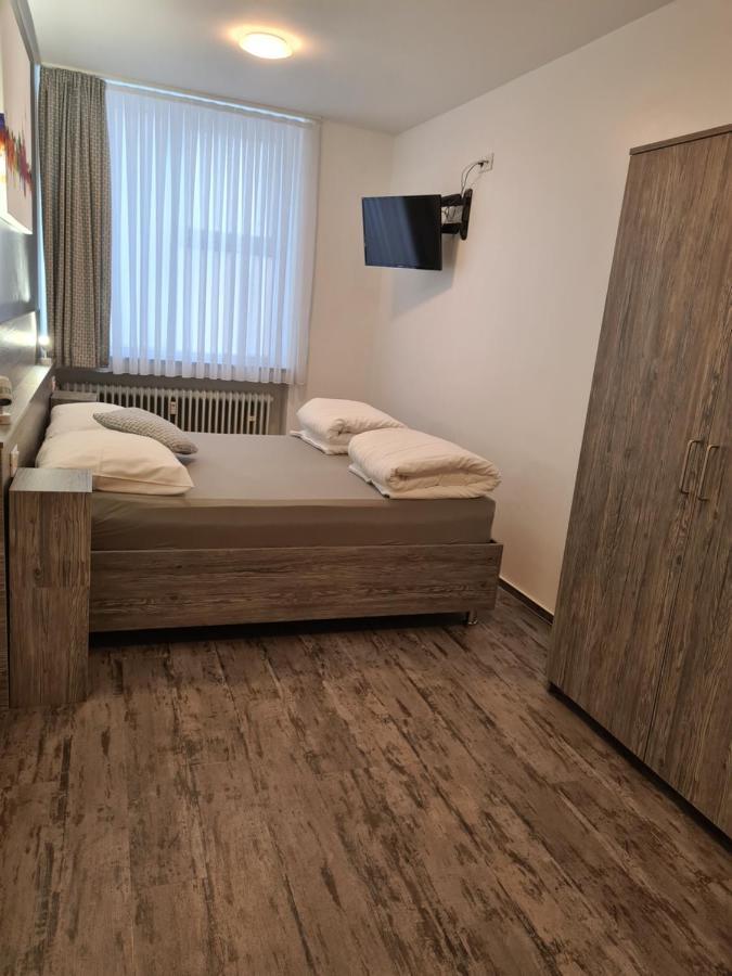 Pension Zwei A Леверкузен Екстериор снимка